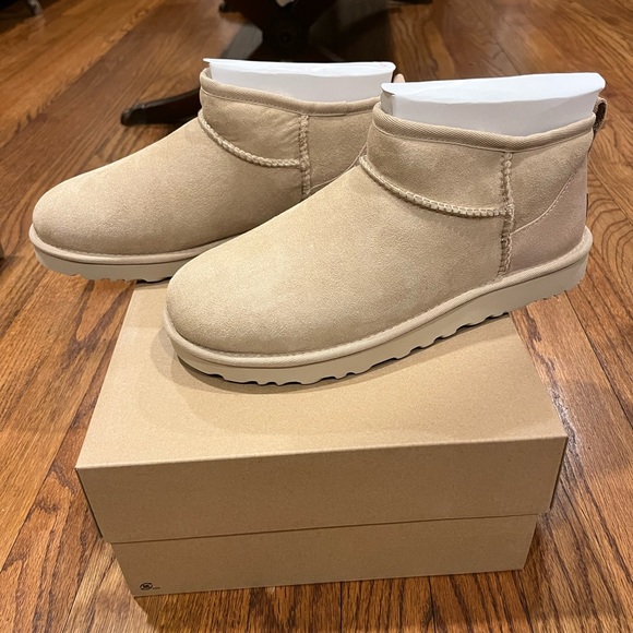 BRAND NEW IN BOX Ugg Ultra Mini Boots in Driftwood. - Picture 2 of 5